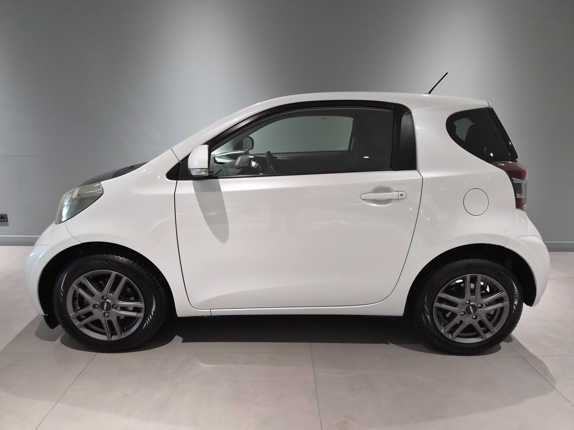 TOYOTA IQ 1.0 VVT-i 68pk Aspiration Navi, IQ, Stof, Gebruikt, Zwart