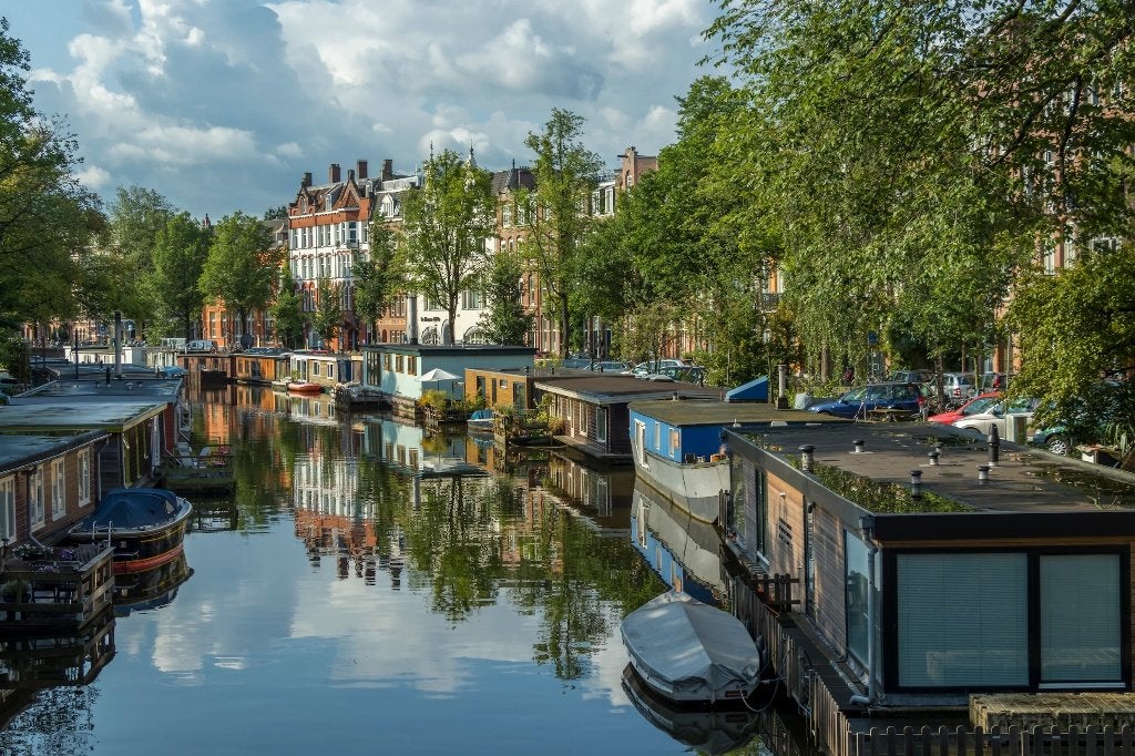Woonboot / woonschip in Amsterdam gezocht (huur/koop)