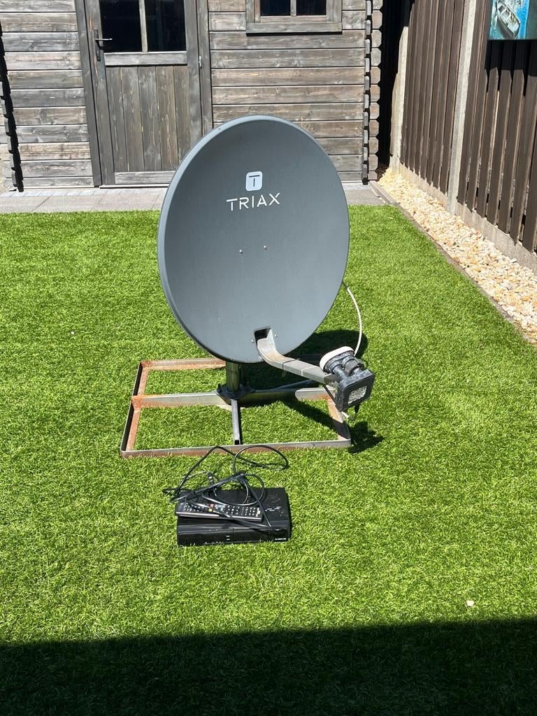 Triax schotelantenne met ontvanger en afstandsbediening, Ophalen, Gebruikt, (Schotel)antenne, Overige merken