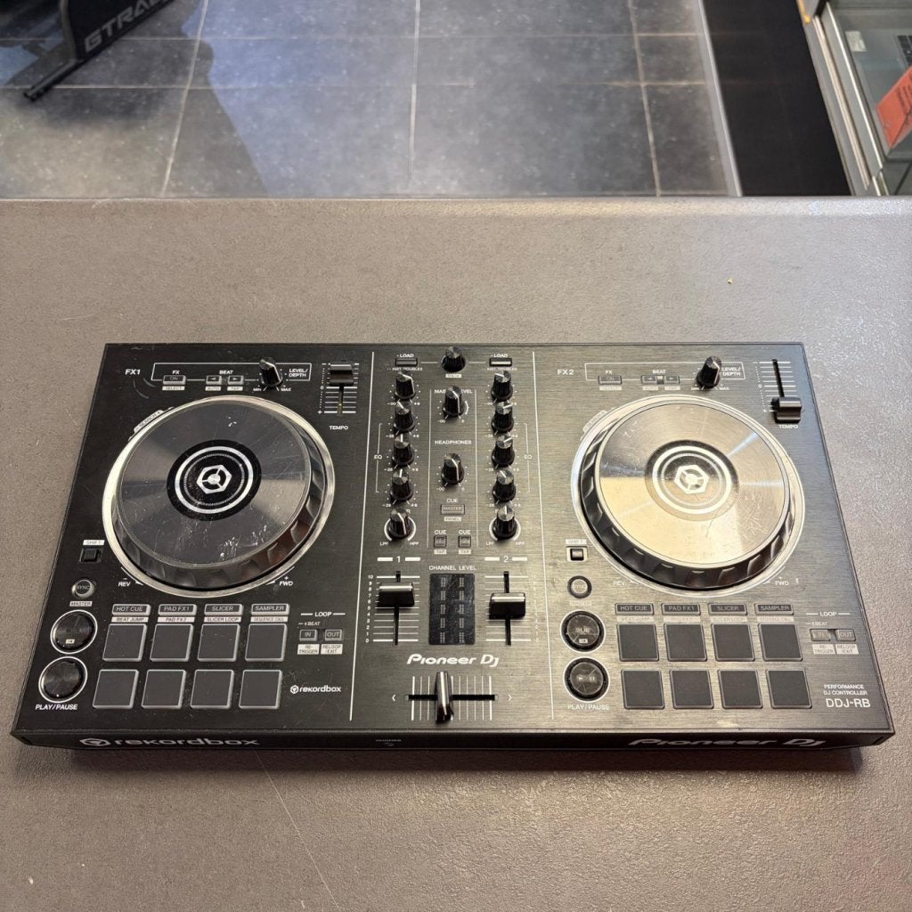 Pioneer DDJ-RB Performance Controller, Muziek en Instrumenten, Pioneer, Zo goed als nieuw, Support@pioneer.com, 28-8, Honkomagome 2-chome, Bunkyo-ku
Tokyo 113-0021
Japan