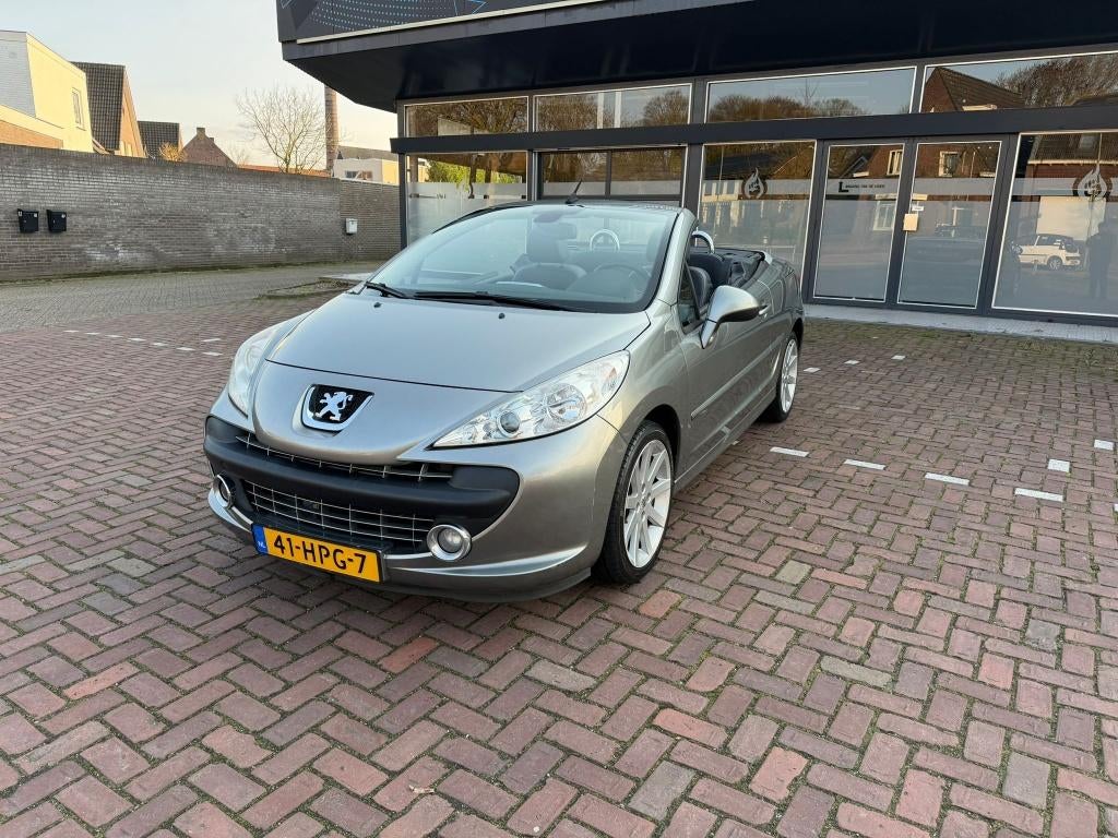 Peugeot 207 1.6 VTI CC 88KW AUT 2009 Roland Garros, Auto's, Zwart, 4 cilinders, Cabriolet, 4 stoelen