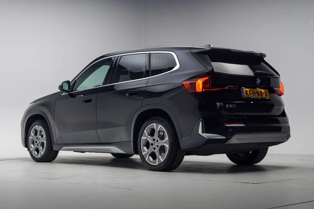 BMW iX1 xDrive30 313pk Launch Edition 67 kWh 3-fase [ LED Ad, Auto's, Automaat, Automatische klimaatregeling, 0 cilinders, Gebruikt