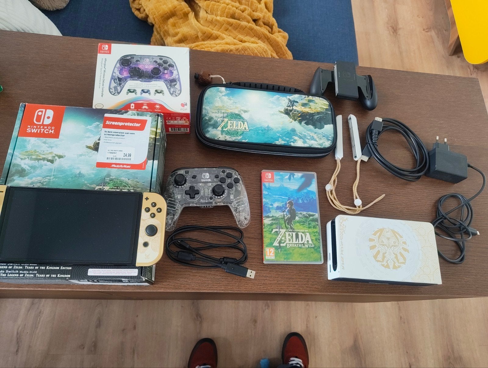 Nintendo Switch OLED Zelda Edition +BOTW + Controller + Case, Spelcomputers en Games, Spelcomputers | Nintendo Switch, Met games