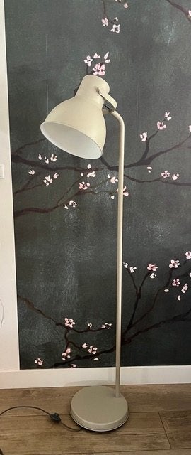 Ikea staande lamp met verstelbare kap (beige), Ophalen, Gebruikt, E27 (groot), Metaal