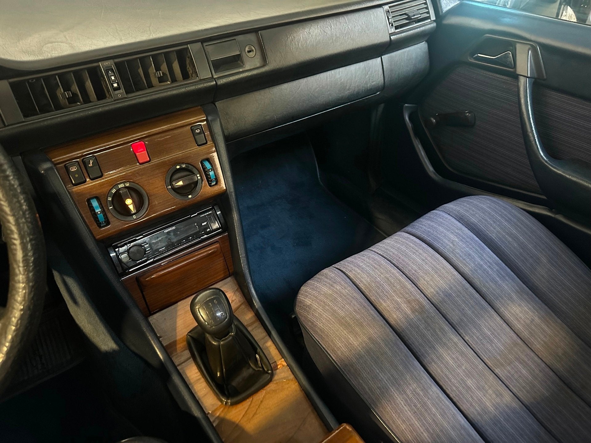 Mercedes-Benz 200-500 (W124) 250 D Oldtimer 1985, foto 12
