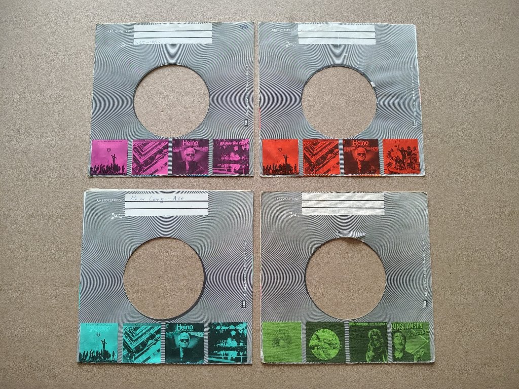 4x LEGE SINGLE HOESJES / Universeel / 45 RPM / 7", Verzenden, Gebruikt, 7 inch, Pop