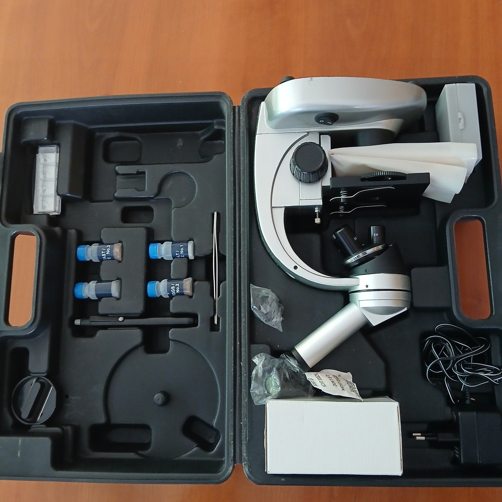 Traveler Microscoop met digitale camera-oculair, Ophalen of Verzenden, Zo goed als nieuw, Minder dan 400x, Biologische microscoop