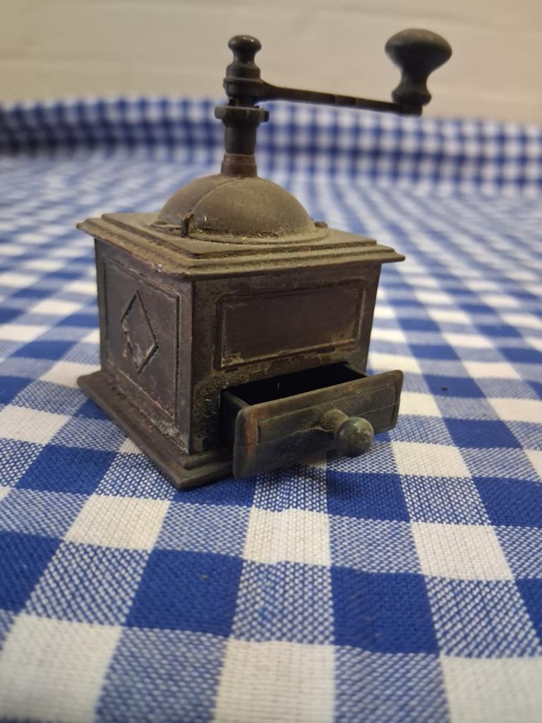 Decoratieve Puntenslijper  in de vorm van koffiemolen, Ophalen of Verzenden