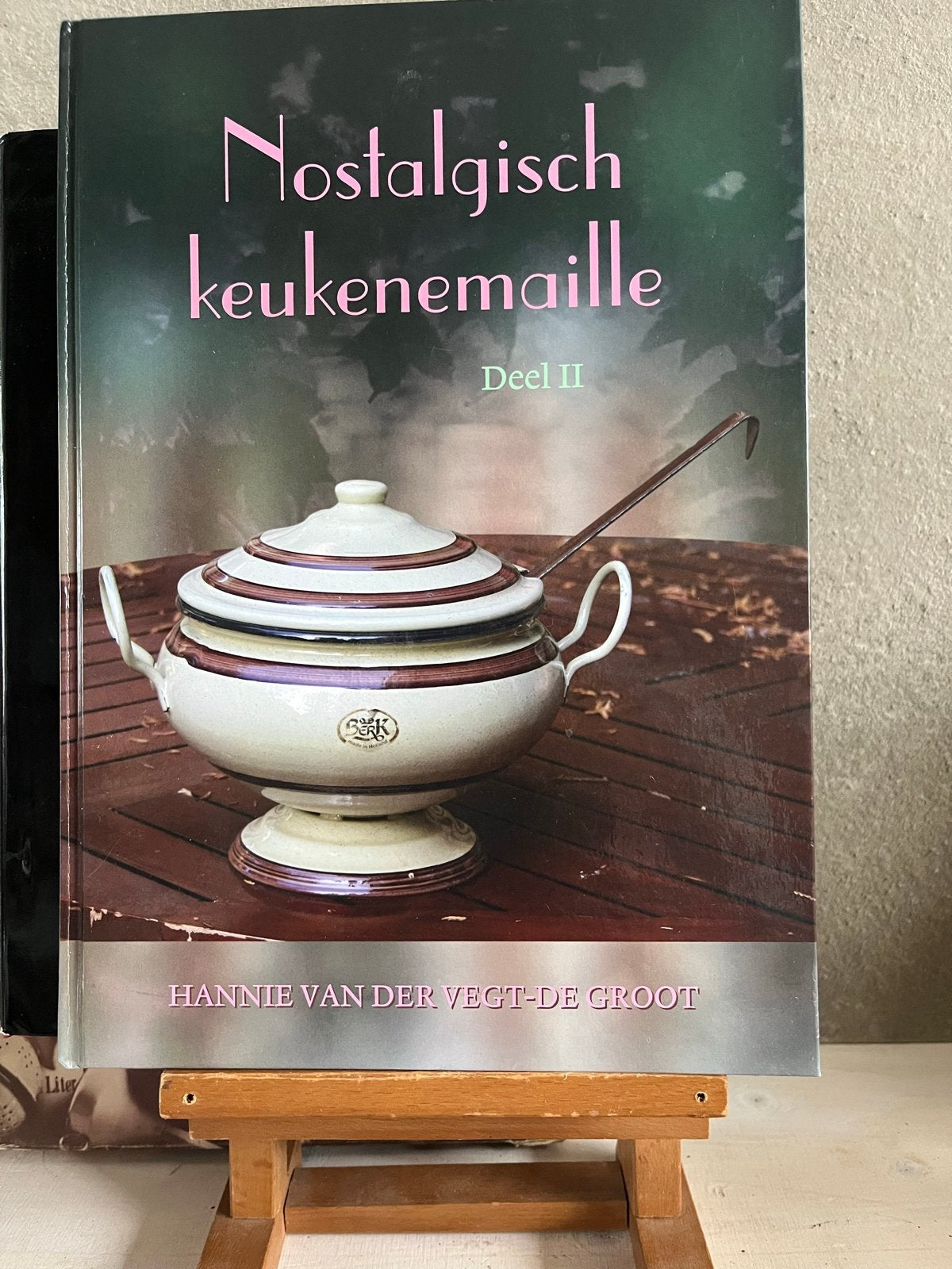 Nostalgisch keukenemaille Deel II - Hannie van der Vegt-De G, Ophalen of Verzenden