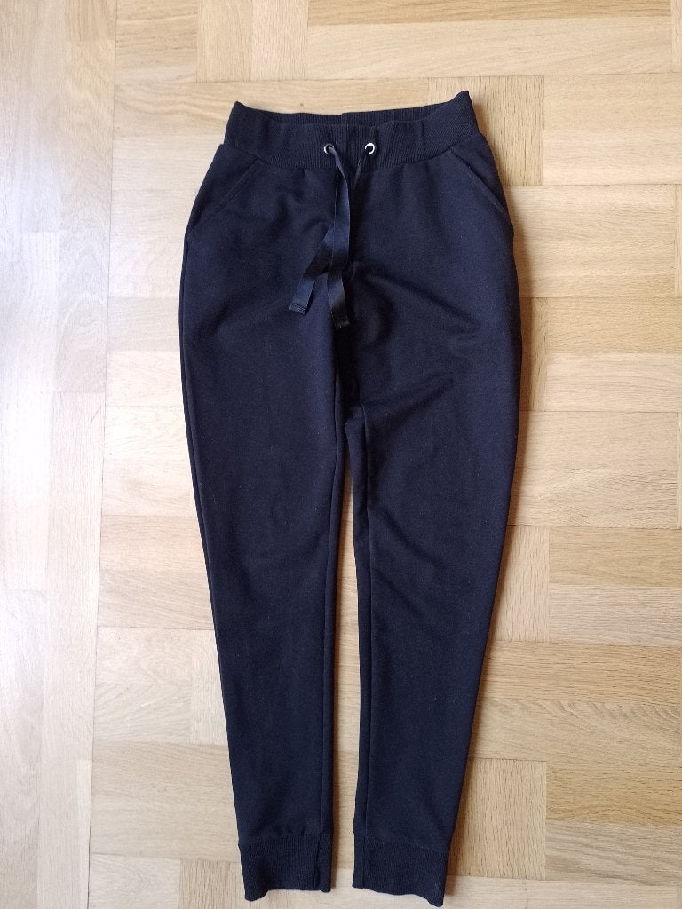 Zwarte joggingbroek maat 164, Kinderen en Baby's, Kinderkleding | Maat 164, Gebruikt, Meisje, Broek, Ophalen of Verzenden