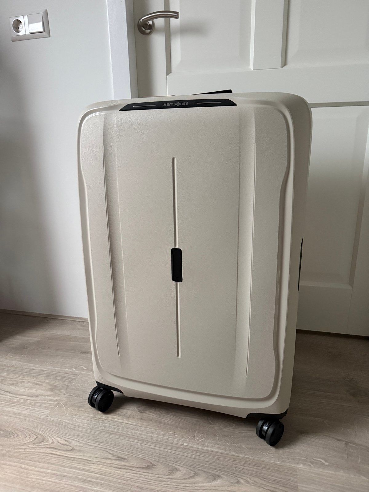 Samsonite Essens Koffer 81 cm - Nieuw, Uitschuifbare handgreep, Hard kunststof, Nieuw, Ophalen of Verzenden