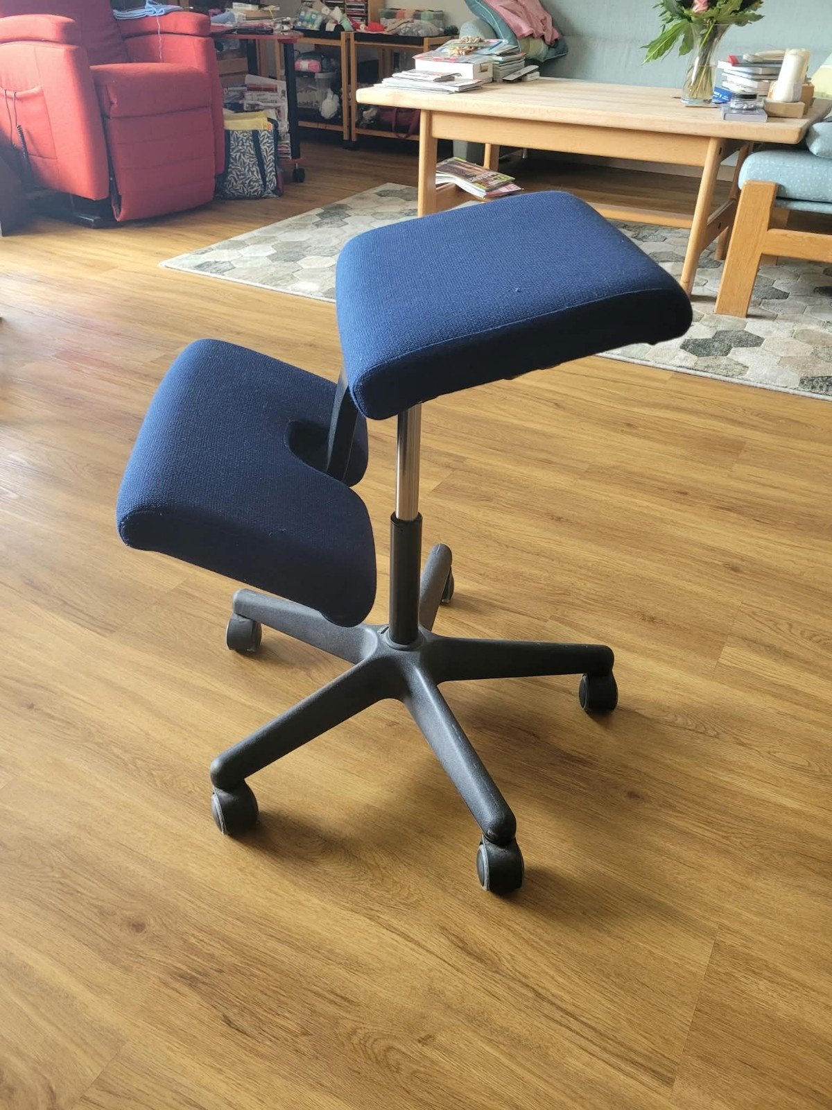 Stokke Varier Wing Kniestoel - Zo goed als nieuw, Huis en Inrichting, Bureaustoelen, Blauw, Ophalen of Verzenden, Zo goed als nieuw
