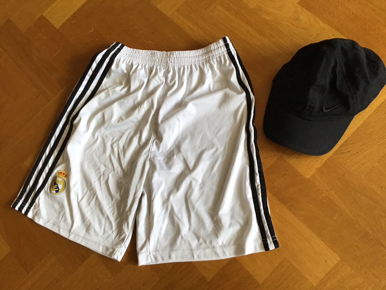 Nike pet en Real Madrid korte broek - Maat L, Maat 52/54 (L), Zwart, Ophalen of Verzenden, Gedragen