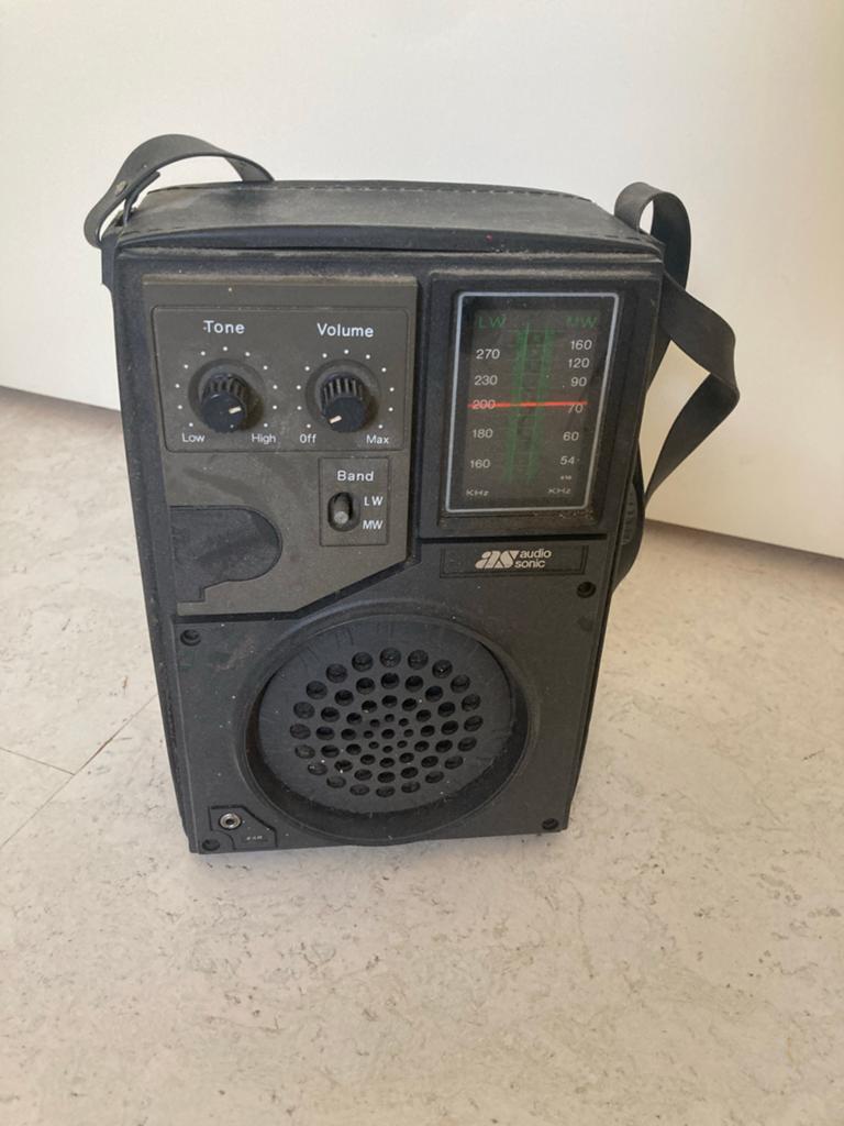 Vintage Audio Sonic draagbare radio met band, Ophalen of Verzenden, Gebruikt, Radio