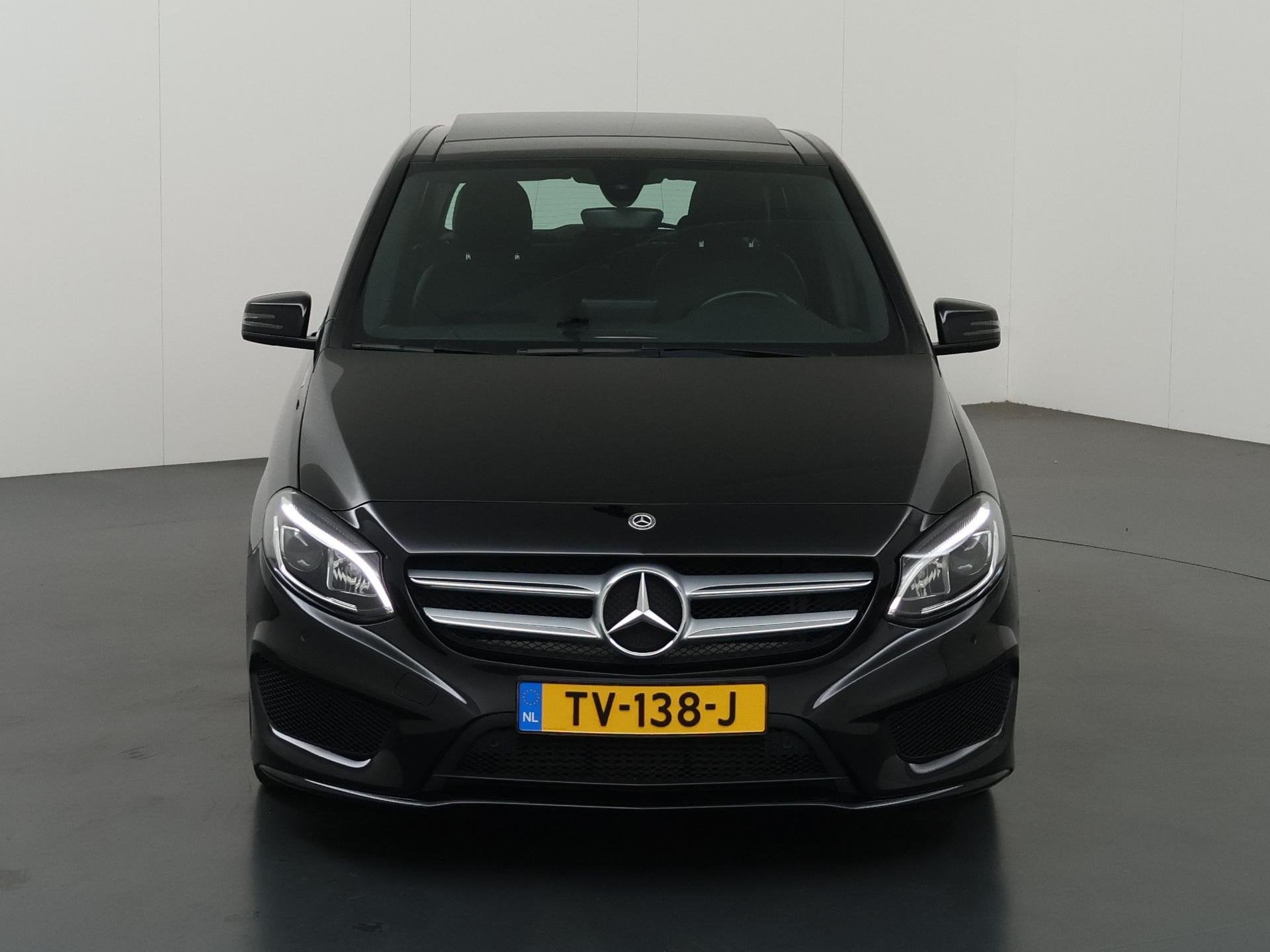 Mercedes-Benz B-klasse 180 Business Solution AMG | Panoramad, 1325 kg, Gebruikt, Leder en Stof, 16 km/l
