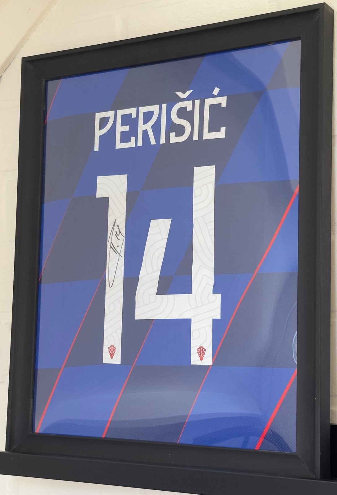 Ingelijst gesigneerd Perisic shirt - Kroatie, Ophalen of Verzenden, Zo goed als nieuw, Shirt