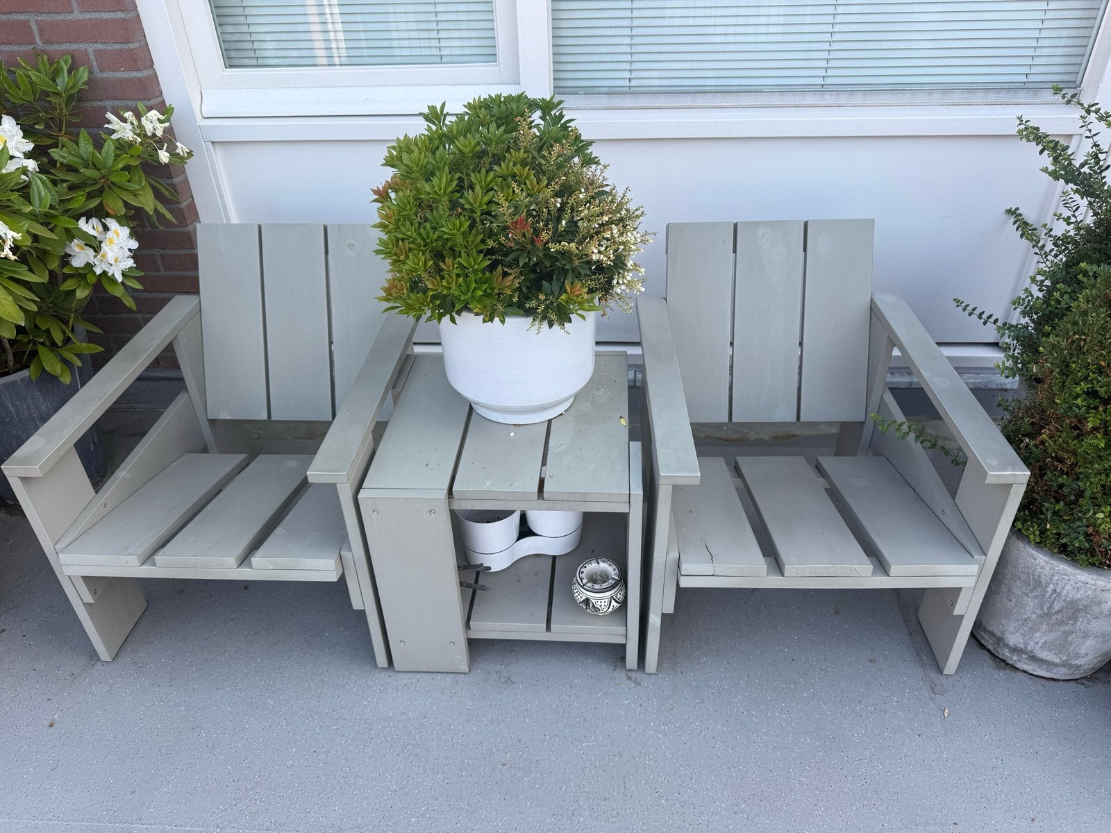 Crate Hay 2 stoelen met bijzettafel, Tuin en Terras, Ophalen, Gebruikt, Hout
