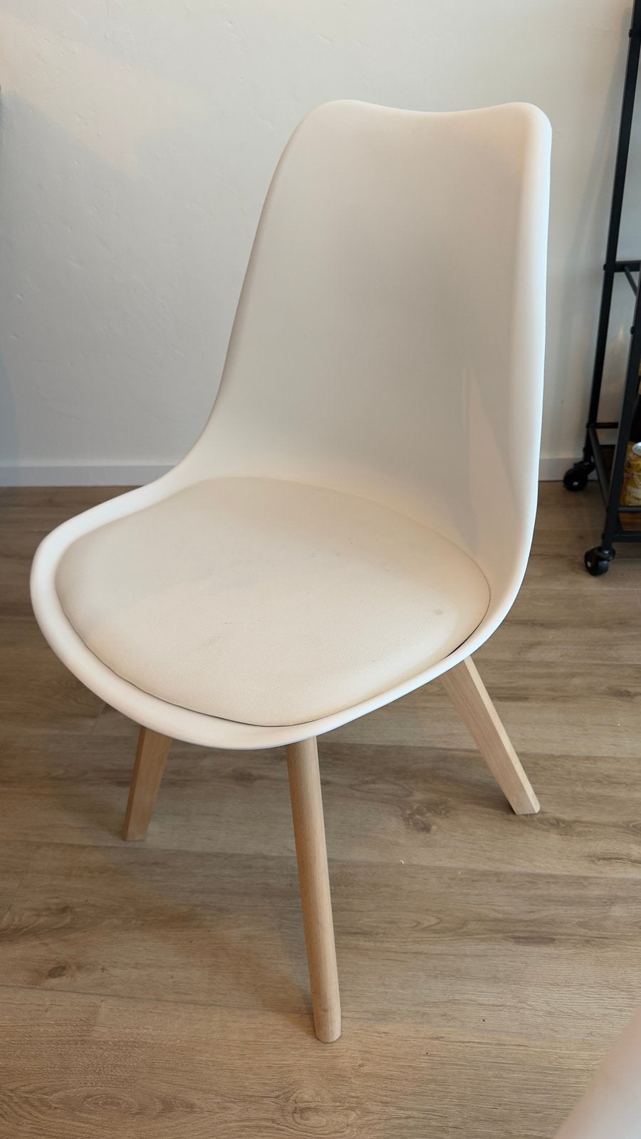 3 chairs and small dining table, Ophalen, Zo goed als nieuw