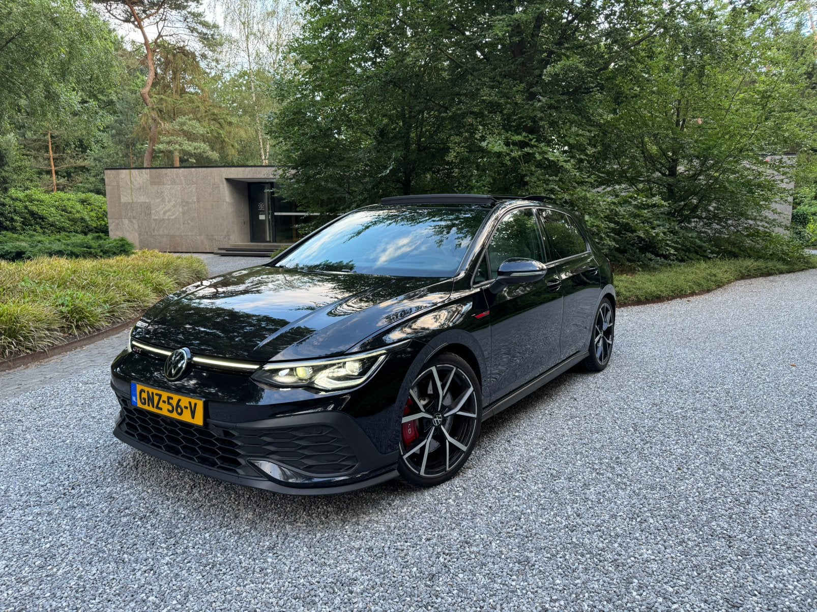 Volkswagen Golf 8 GTI Clubsport 300PK DSG  IQ Light Nürburgr, Auto's, Volkswagen, Parkeerassistent, 4 cilinders, 1984 cc, Zwart