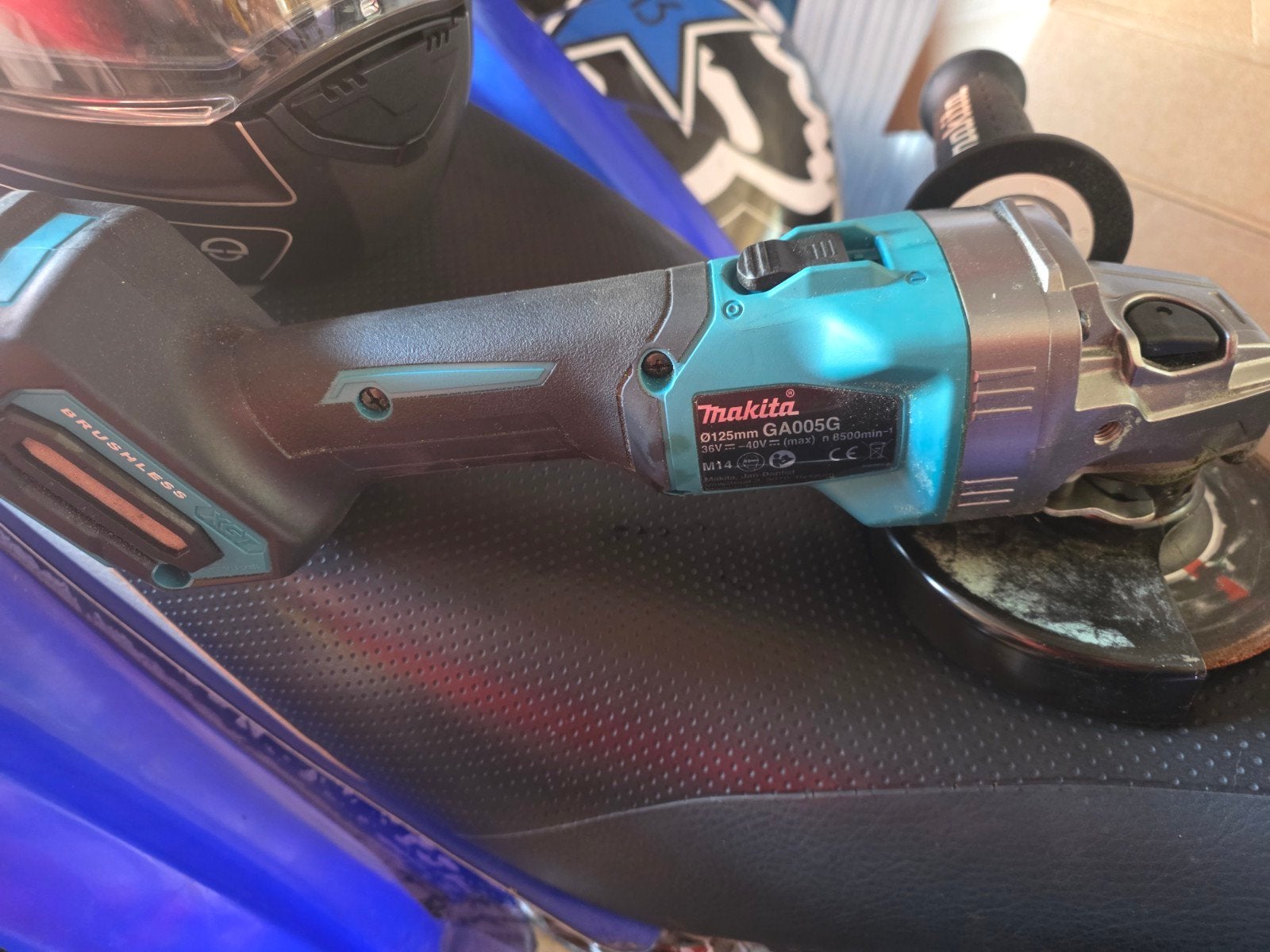 Makita XGT GA005 40V Accu Slijptol - Zo goed als nieuw, Ophalen of Verzenden, Zo goed als nieuw, 1000 watt of meer, Haakse handslijpmachine