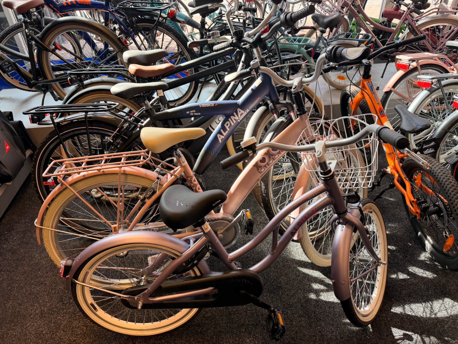 Foto 2 van Grote voorraad kinderfietsen alle maten