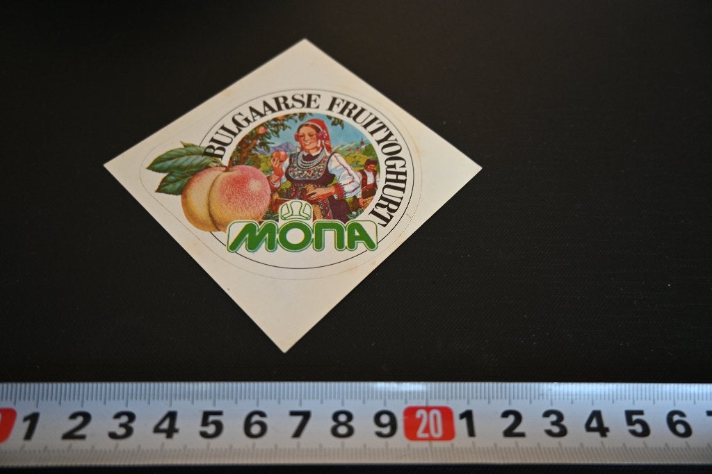 sticker zuivel MONA bulgaarse fruityoghurt perzik, Verzamelen, Stickers, Zo goed als nieuw, Ophalen
