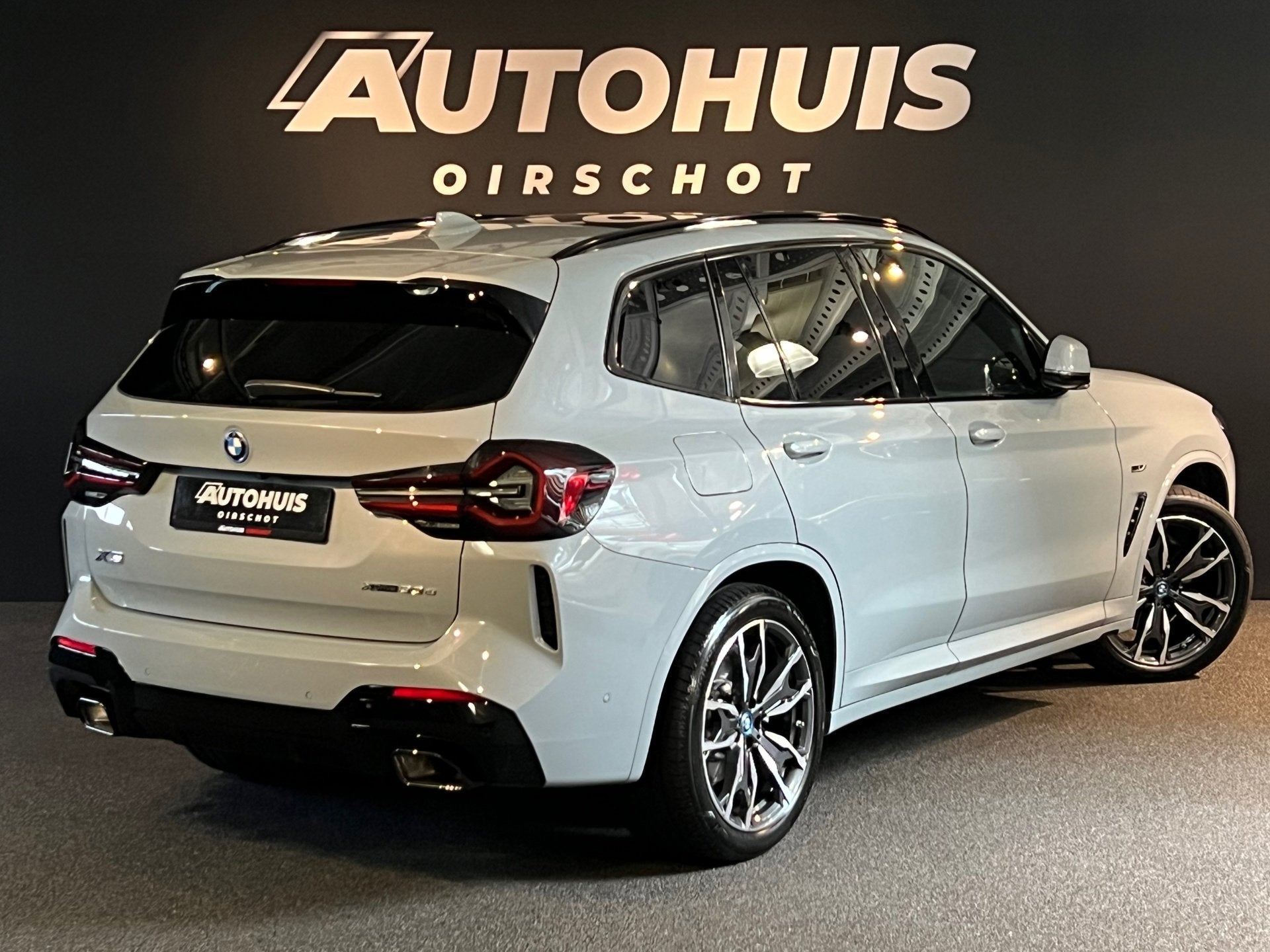 Foto 2 van BMW X3 XDrive30e High Executive Edition M Pano/ Memory stoel