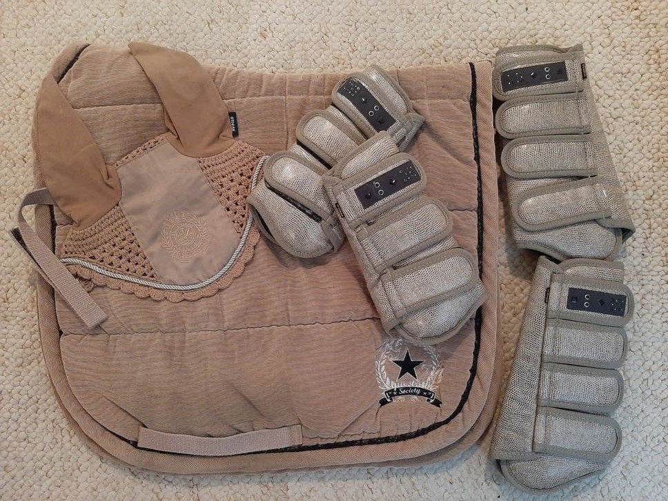 beige dressuur set dekje, hvpolo oornetje, dressageboots, Ophalen of Verzenden