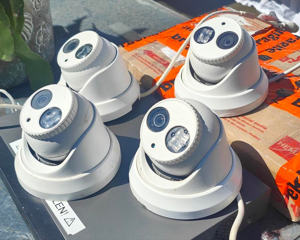 Hikvision NVR met 4 x EXIR  camera's, Audio, Tv en Foto, Videobewaking, Ophalen of Verzenden, Gebruikt, Buitencamera