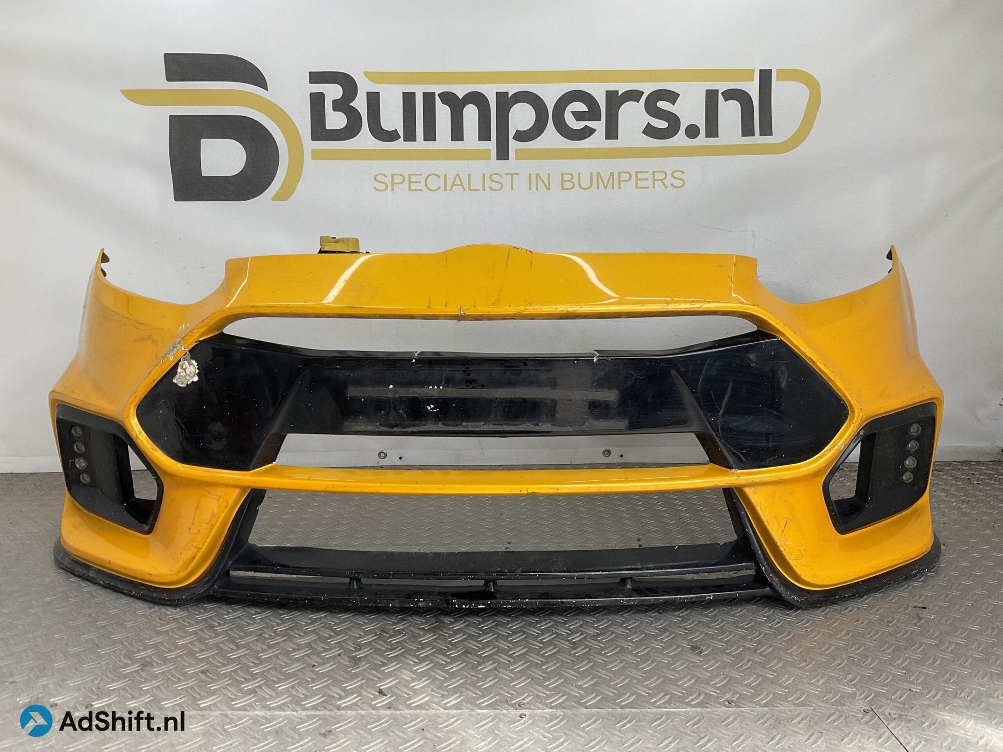 Bumper FORD FOCUS RS 2015-2019 G1EY-17757-A Voorbumper D10-2, Bumper