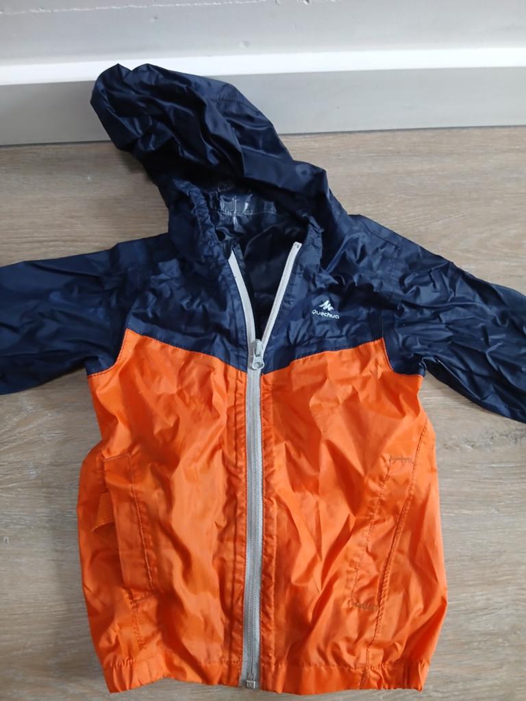 Regenjas voor 4 jarigen. De jas is in de jaszak op te bergen, Kinderen en Baby's, Ophalen of Verzenden, Jongen of Meisje, Jas
