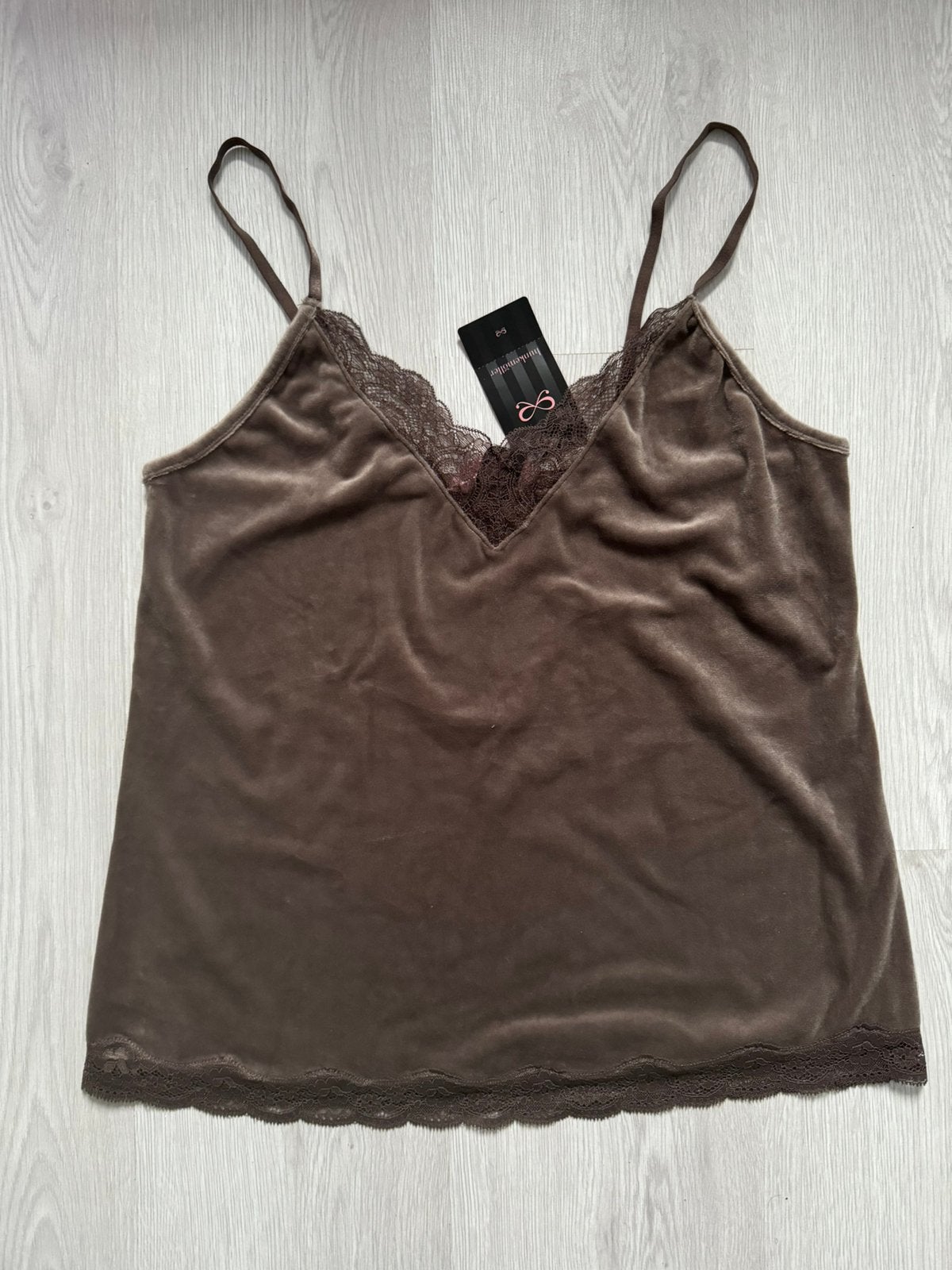 Nieuw Hunkemöller velours/velvet pyjama top bruin maat L, Bruin, Verzenden, Maat 42/44 (L), Nieuw