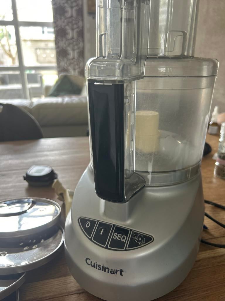 Cuisineart Keukenmachine met Messen en Kneedhaak, 2 tot 3 liter, Ophalen, Zo goed als nieuw, 3 snelheden of meer