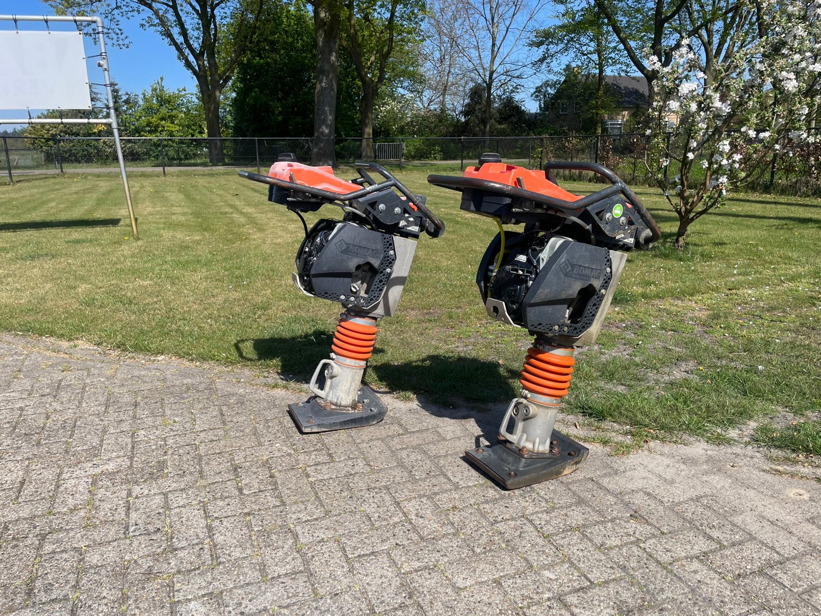 Bomag BT60 stamper trilplaat, Ophalen