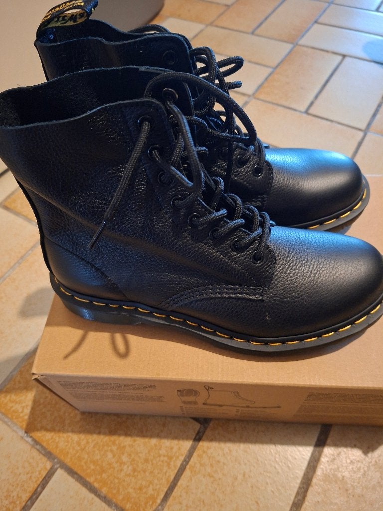 Dr Martens maat 41, Kleding | Dames, Zwart, Lage of Enkellaarzen, Nieuw, Ophalen of Verzenden