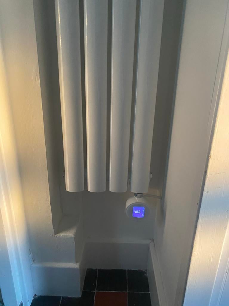 Nieuwe elektrische smart Wifi radiator (verticaal, smal), Doe-het-zelf en Verbouw, Verwarming en Radiatoren, Radiator, Nieuw, Minder dan 60 cm