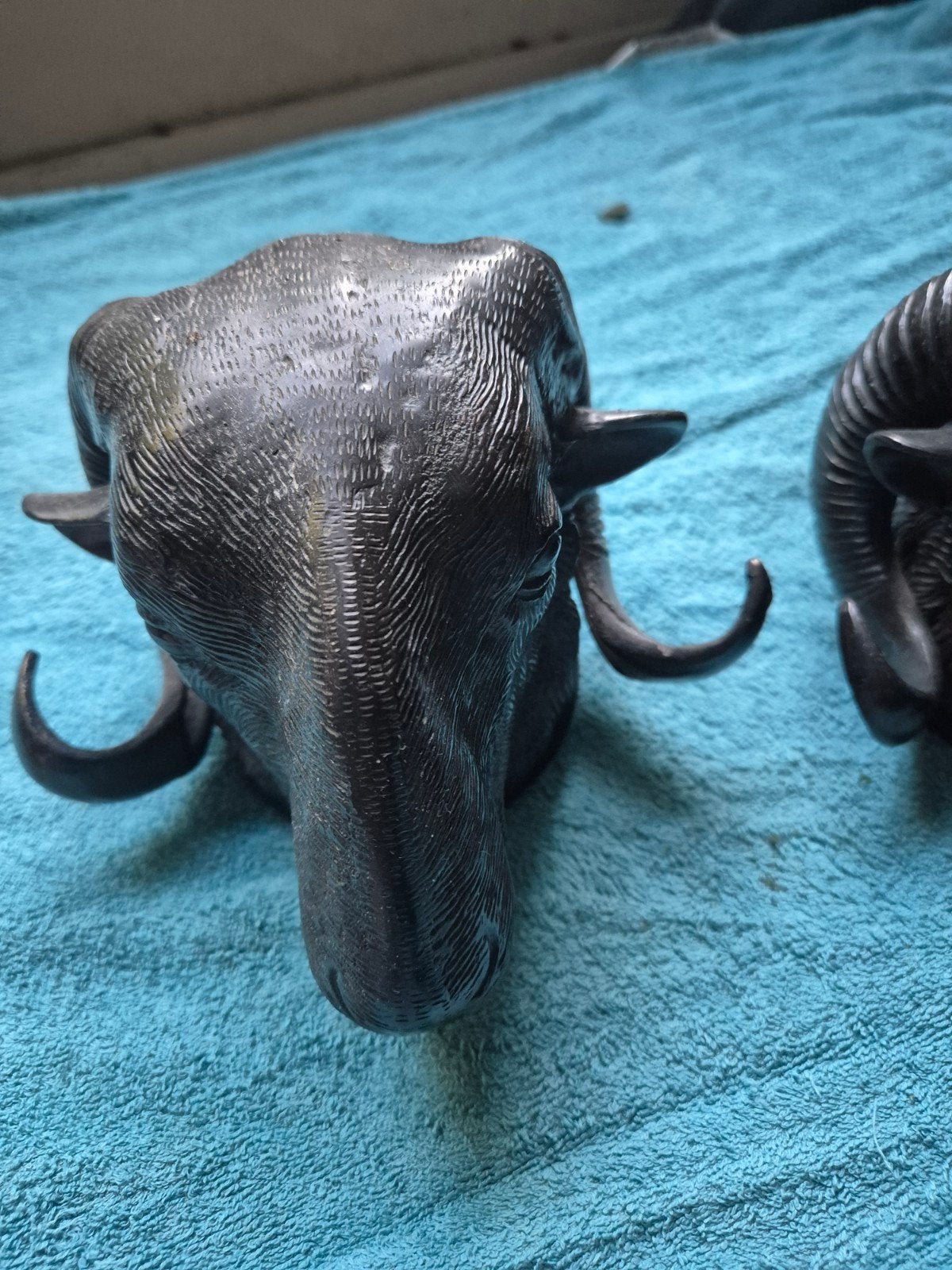 Mooie koppen van een ram, Ophalen of Verzenden, Paard, Beeldje of Figuurtje