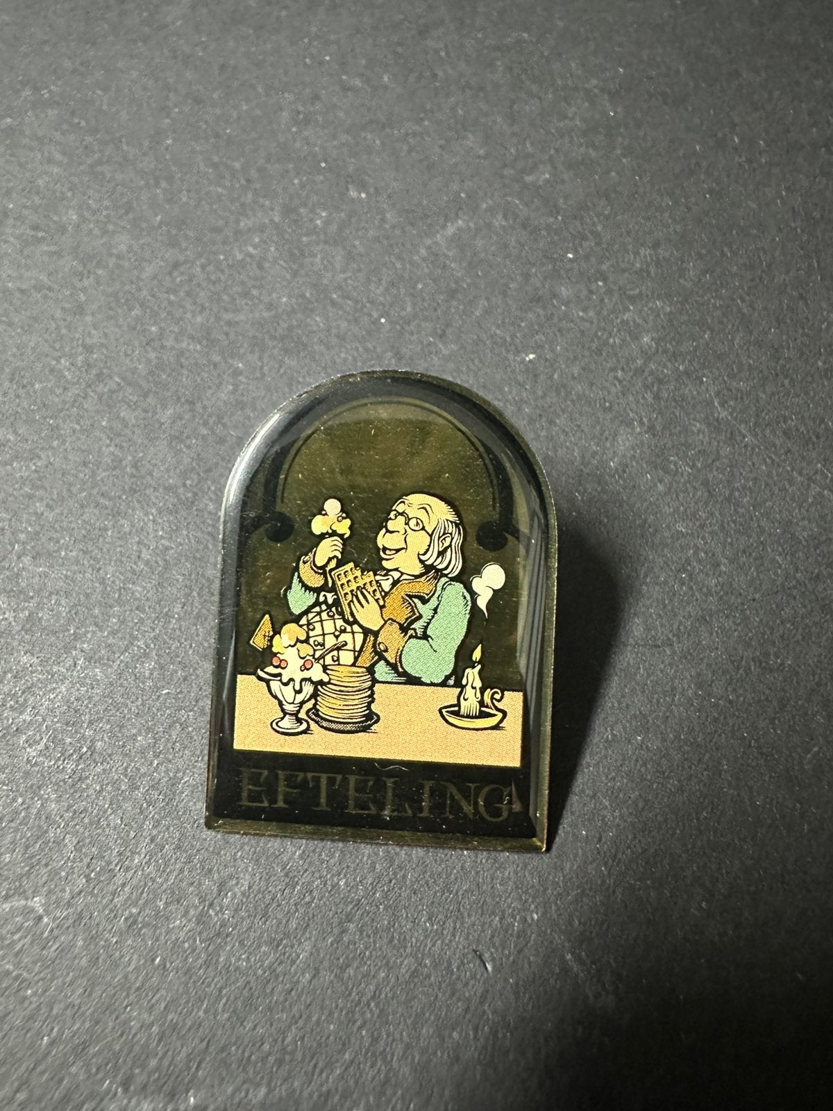 Efteling pin Suykerbuyk, Ophalen of Verzenden, Zo goed als nieuw, Button of Speldje
