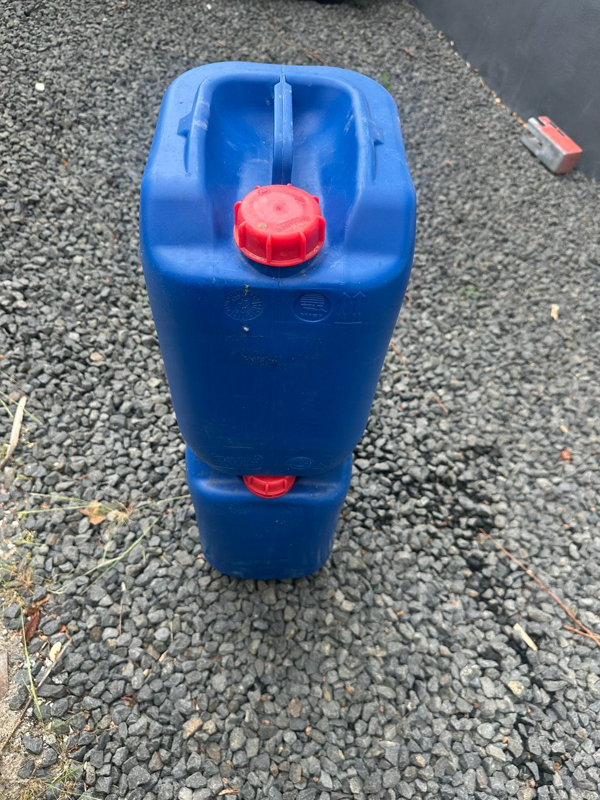 2 jerrycans 10 euro, Tuin en Terras, Regentonnen, Minder dan 75 liter, Ophalen of Verzenden, Zo goed als nieuw