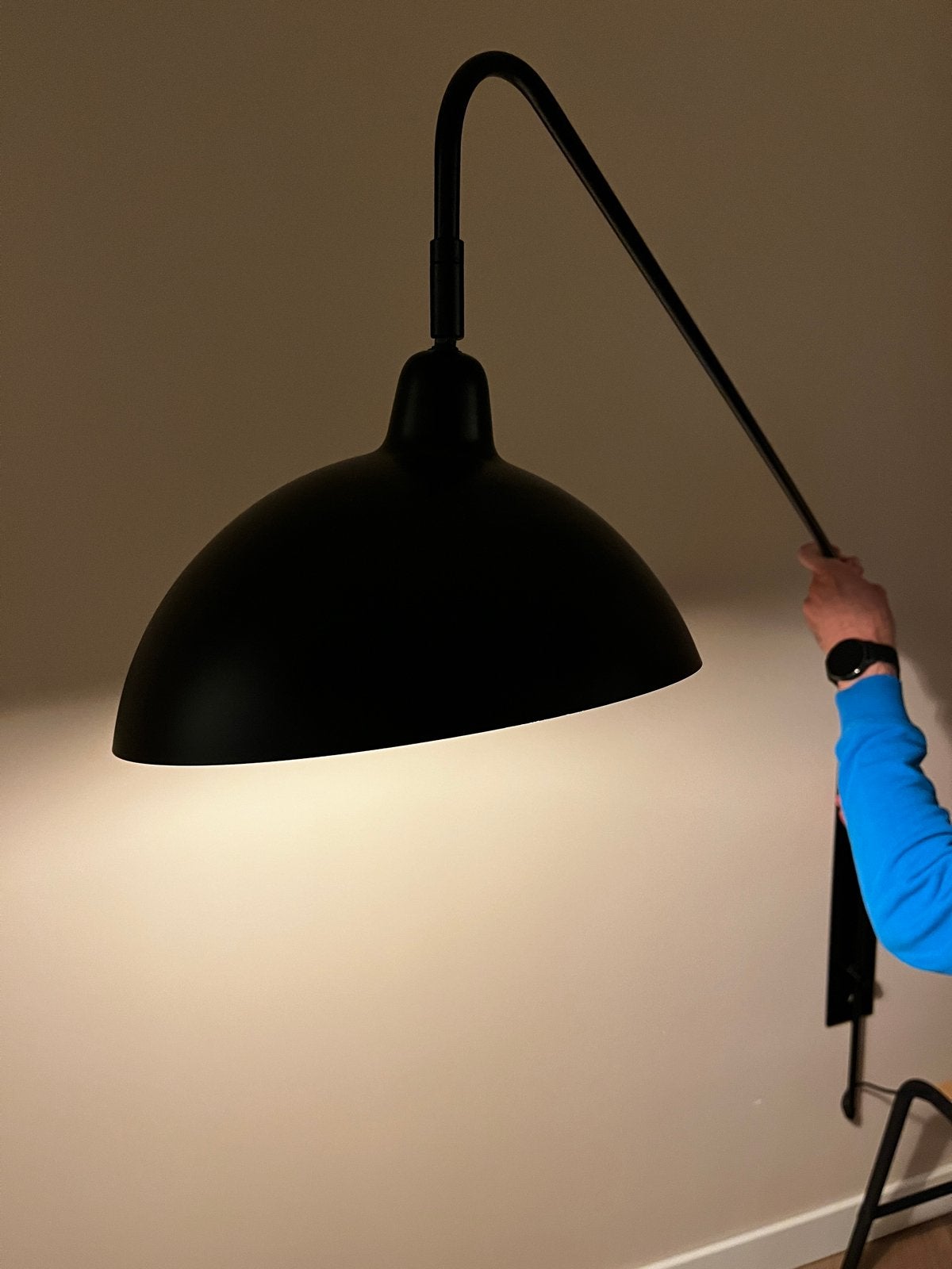 Zwarte wandlamp met lange arm en kap, Ophalen, Zwart, E27 (groot), Zo goed als nieuw