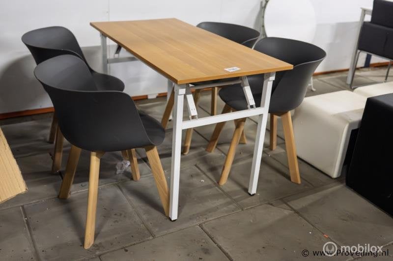 Online Veiling: Uitklaptafel incl. 4 kuipstoelen, Tuin en Terras, Tuintafels