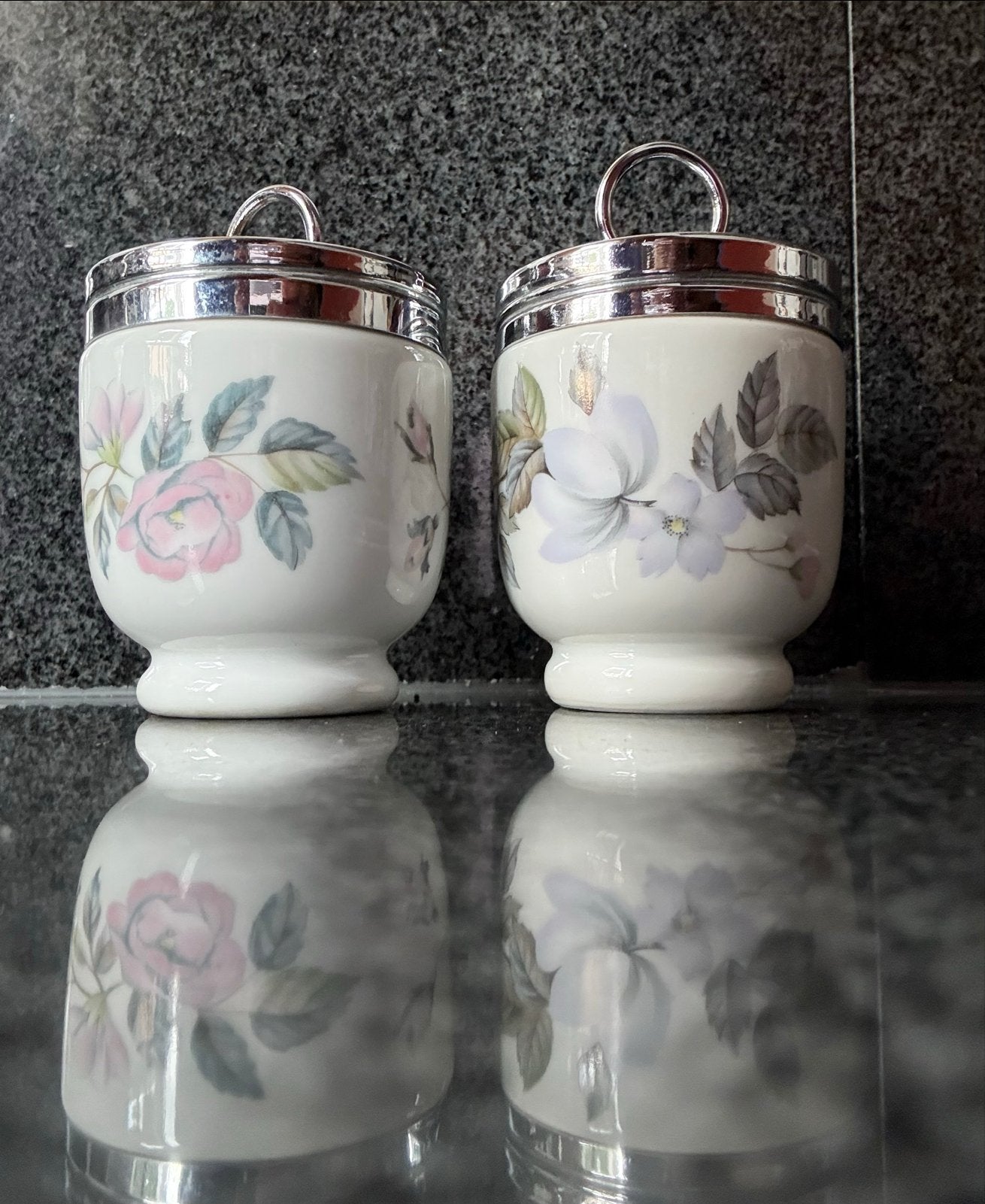 Royal Worcester Eiercoddler - Set van 2 met bloemmotief, Ophalen of Verzenden