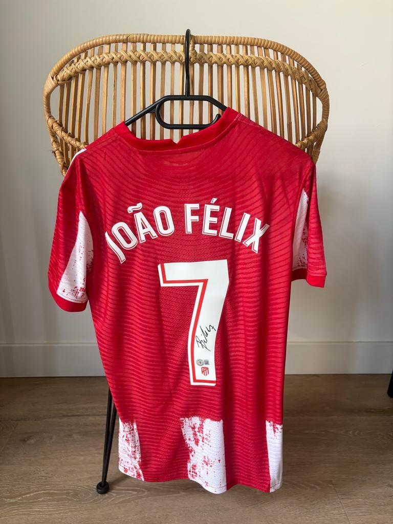 Gesigneerd Atlético Madrid João Félix, Sport en Fitness, Voetbal, Maat M, Ophalen of Verzenden, Zo goed als nieuw, Shirt