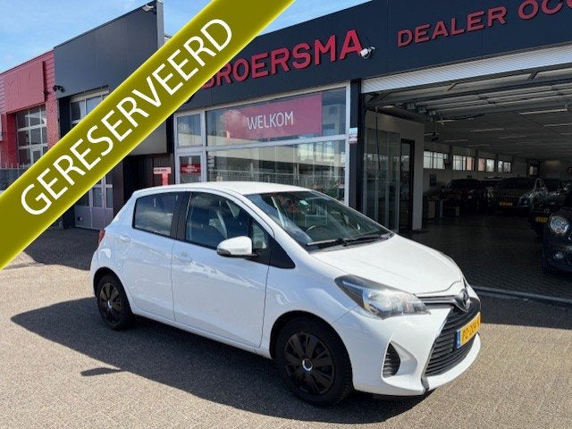 Toyota Yaris 1.0 VVT-i Now 1 EIGENAAR NL * AIRCO * NW APK *, Auto's, Voorwielaandrijving, 527 kg, Euro 6, Bedrijf