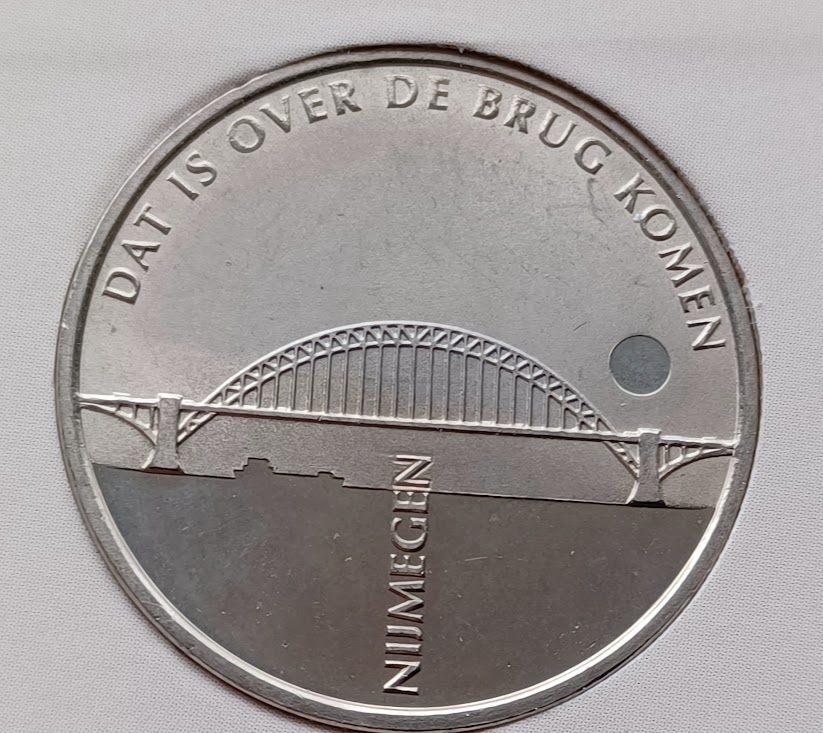 Cadeauset Mooi Nederland 2005: Nijmegen, Postzegels en Munten, Penningen en Medailles, Verzenden, Overige materialen, Nederland
