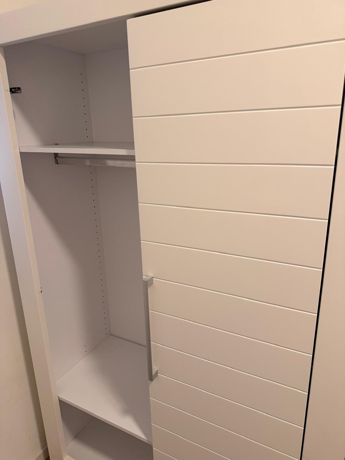 Witte 2-deurs Babydump kledingkast, Ophalen, Gebruikt, 100 tot 150 cm, Overige typen