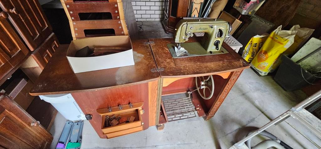 Vintage Anker naaimachine in kast – compleet met voetpedaal, Ophalen