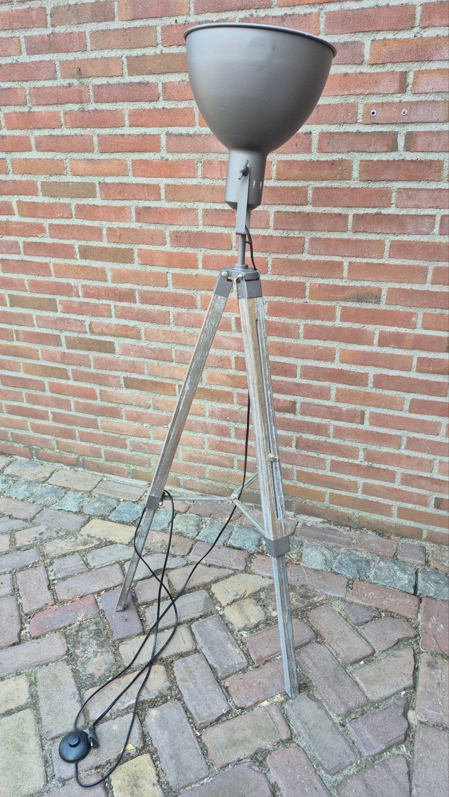 Industriële staande lamp met driepoot - Vintage stijl, Gebruikt, Industrieel, Vintage, 150 tot 200 cm, Hout