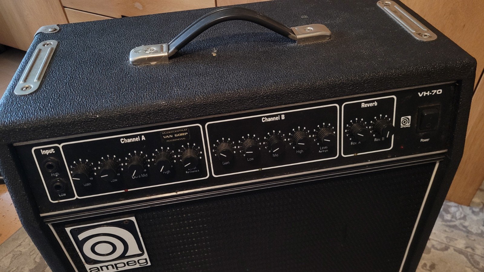 Ampeg VH-70 Solid State Gitaarversterker,  USA made, Ophalen, Gebruikt, Gitaar, 50 tot 100 watt