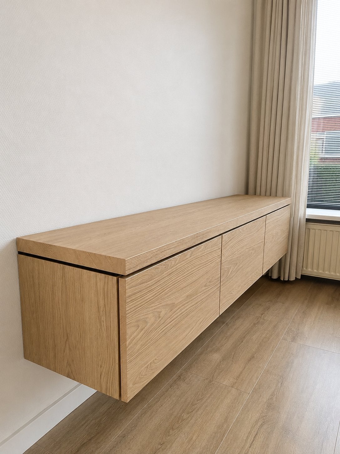 Zwevend TV-meubel, Huis en Inrichting, Kasten | Televisiemeubels, Ophalen, Overige materialen, 150 tot 200 cm, Zo goed als nieuw